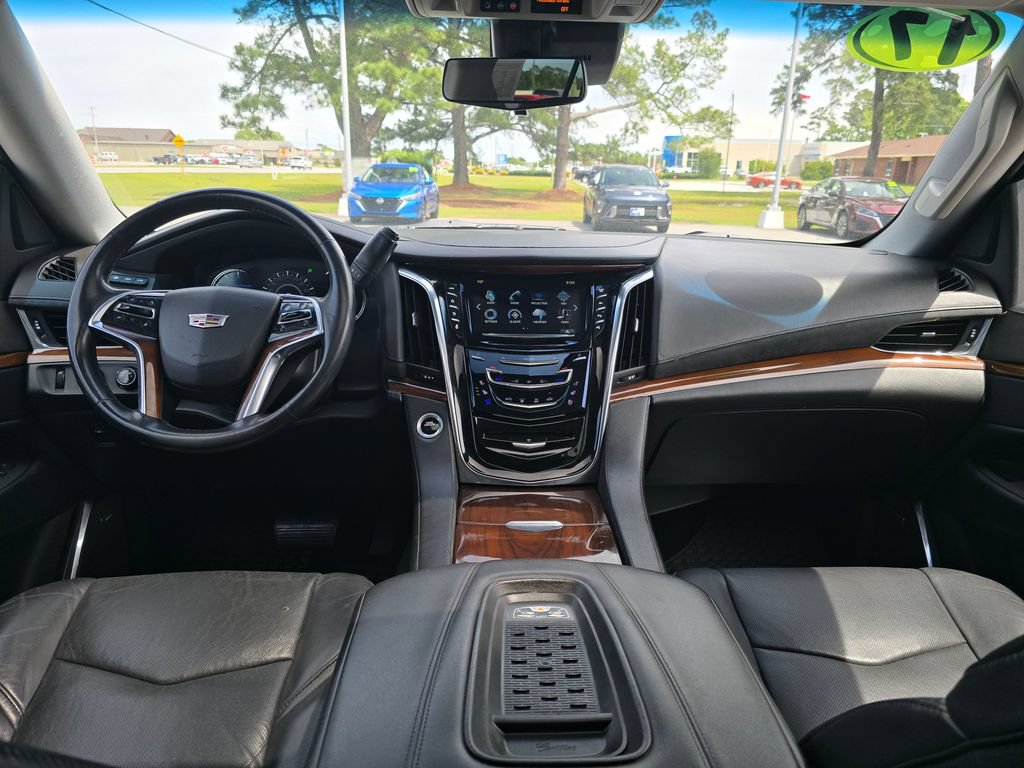 Used 2017 Cadillac Escalade Premium Luxury AWD/4WD image 12