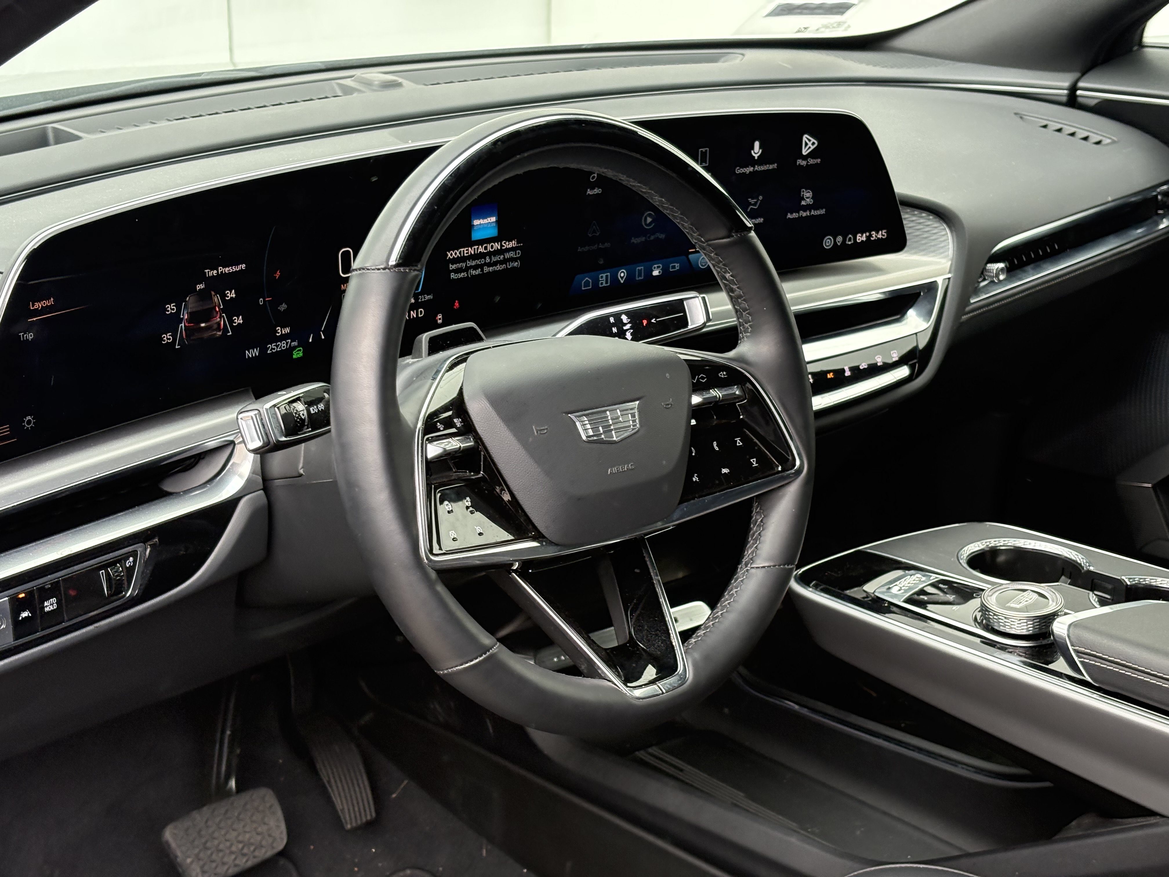 Used 2024 Cadillac Lyriq Luxury AWD/4WD image 14