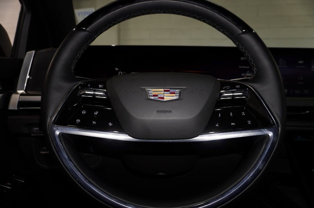 Used 2025 Cadillac Escalade ESV Premium Luxury image 23