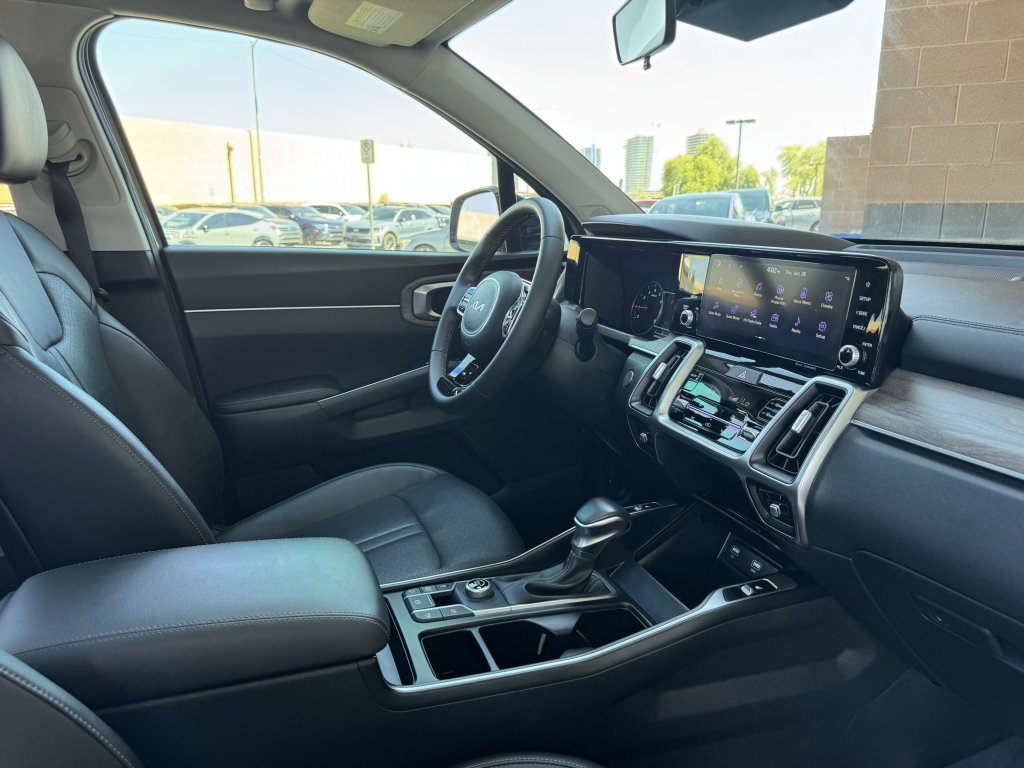 Used 2022 Kia Sorento EX w/ Panoramic Sunroof Package FWD image 40