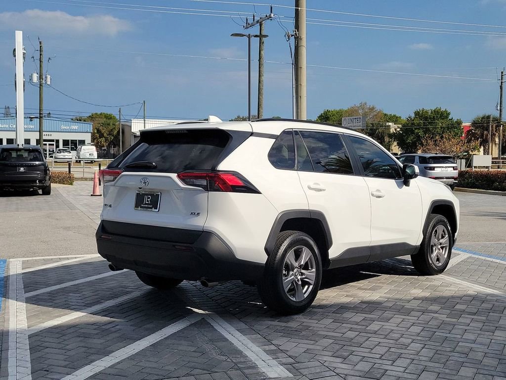 Used 2023 Toyota RAV4 XLE w/ Convenience Package image 5
