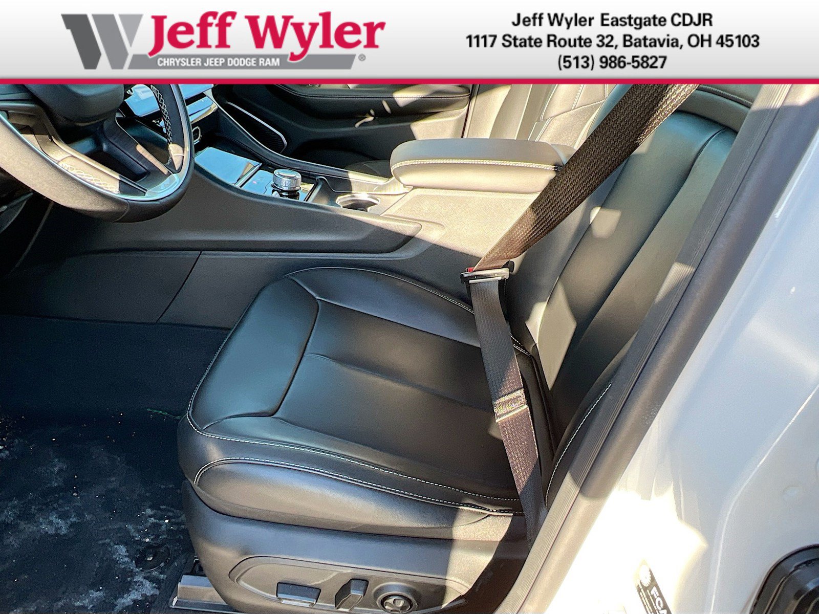 New 2026 Jeep Grand Cherokee Limited w/ Limited Altitude Package AWD/4WD image 3
