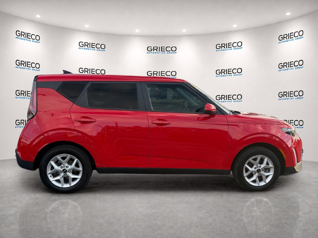 Used 2024 Kia Soul LX w/ Option Group 015 FWD image 8