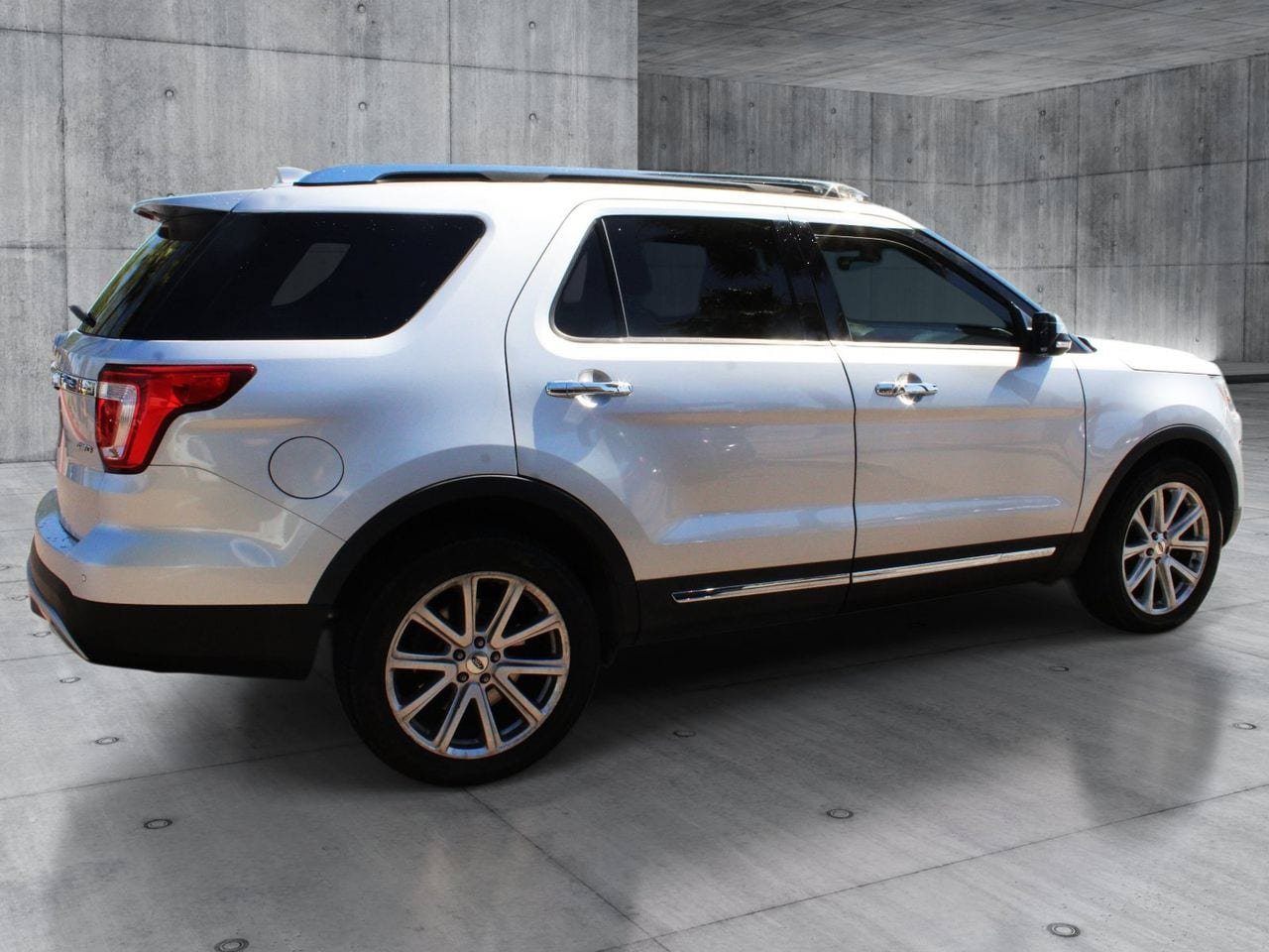 Used 2016 Ford Explorer Limited AWD/4WD image 8