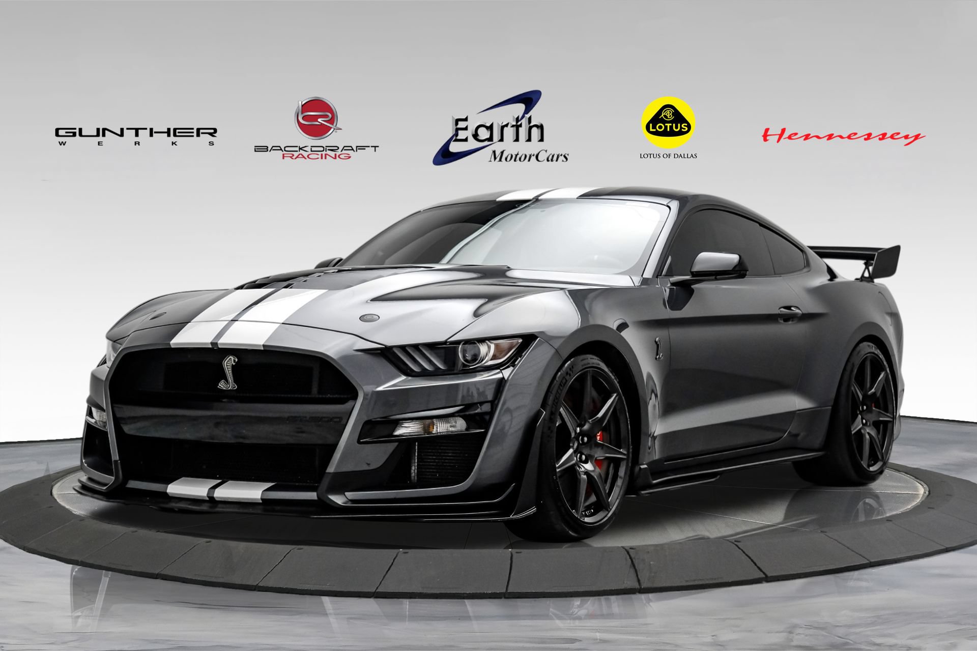 Used 2021 Ford Mustang Shelby GT500 w/ Carbon Fiber Track Pack RWD image 1