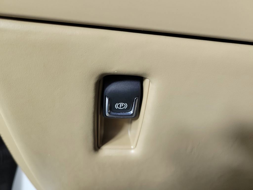 Used 2019 Cadillac Escalade ESV Platinum AWD/4WD image 31