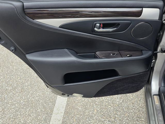 Used 2016 Lexus LS 460 w/ Comfort Package image 32