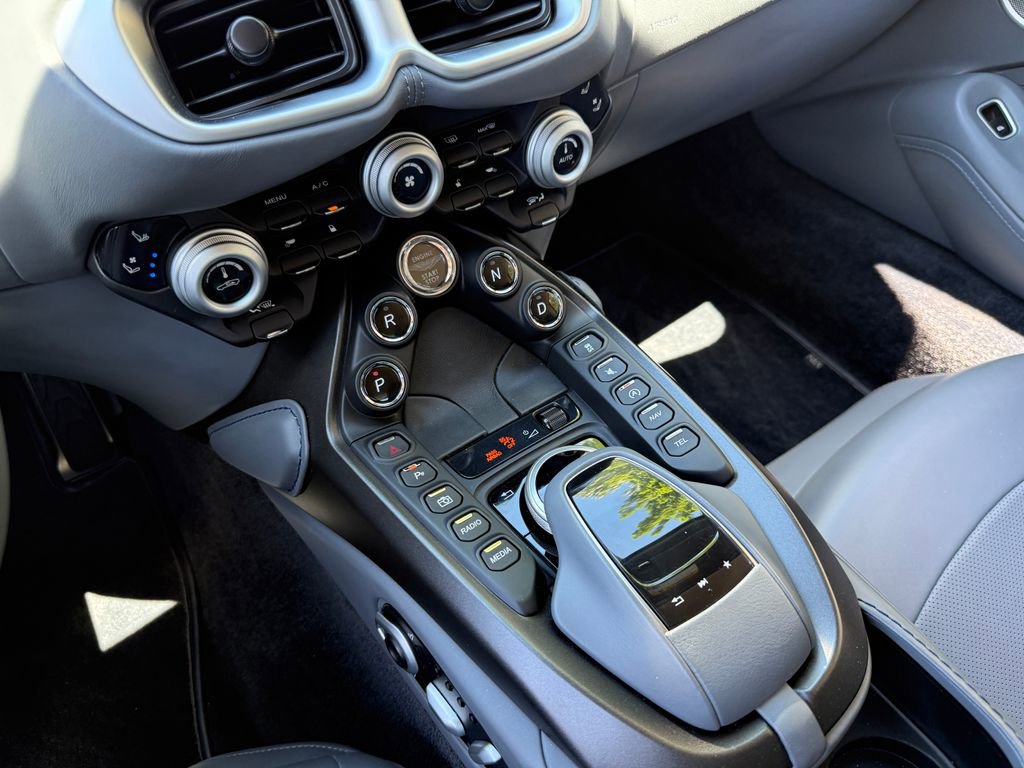 Used 2021 Aston Martin V8 Vantage Roadster RWD image 10
