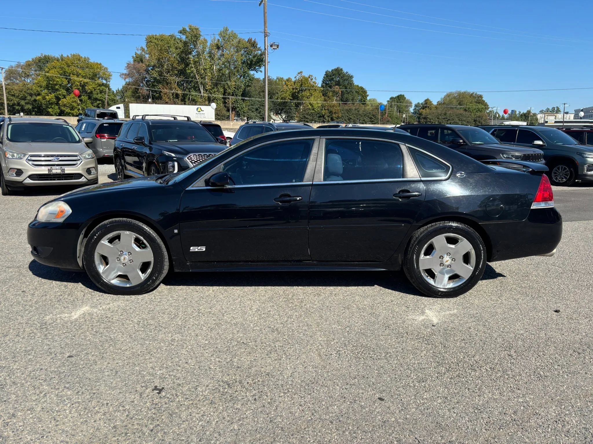 Used 2009 Chevrolet Impala SS w/ Convenience Package FWD image 2