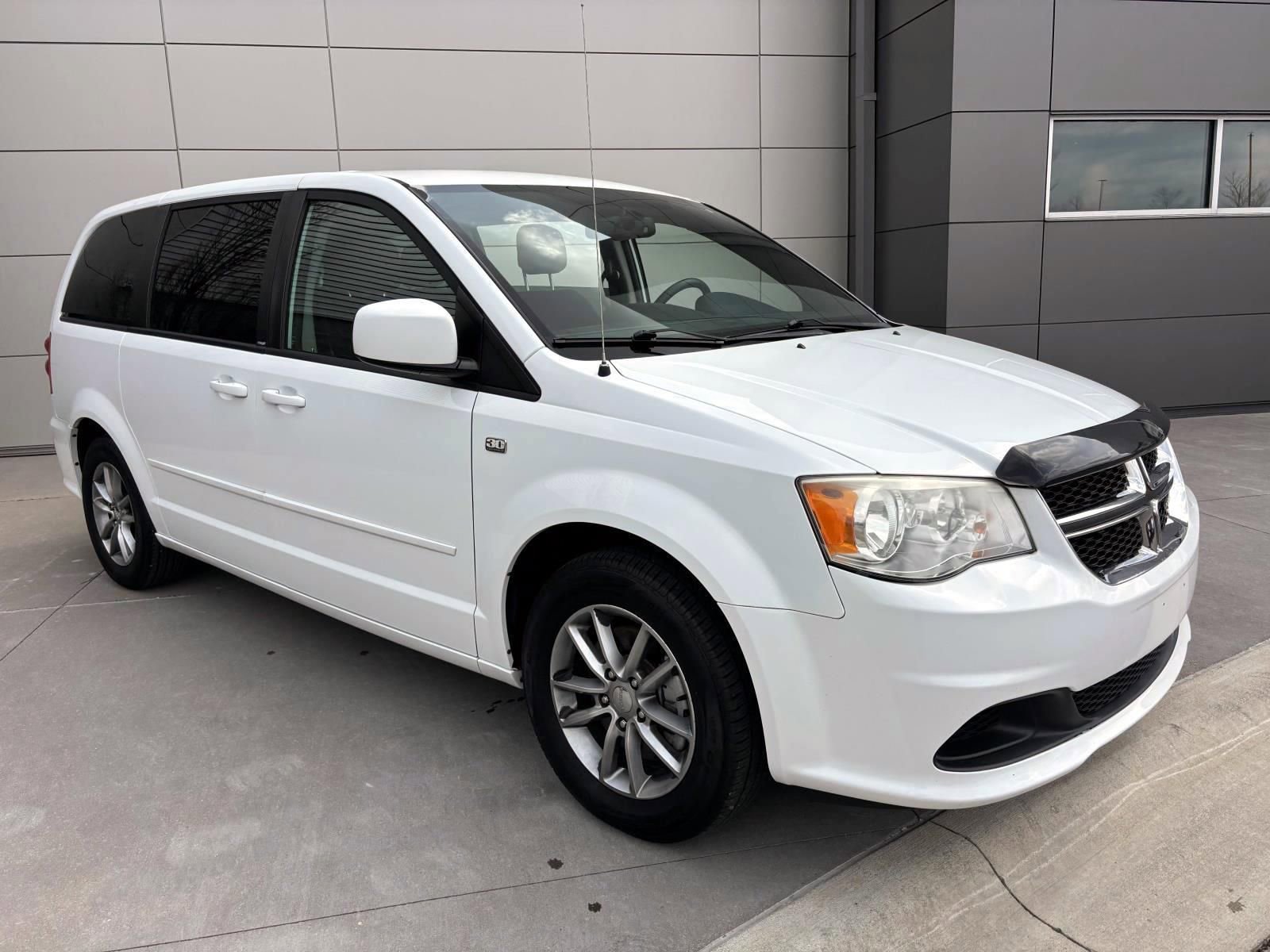 Used 2014 Dodge Grand Caravan SE image 3