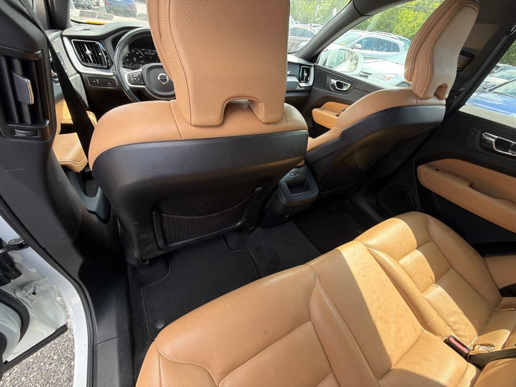 Used 2020 Volvo XC60 T5 Momentum w/ Protection Package AWD/4WD image 17