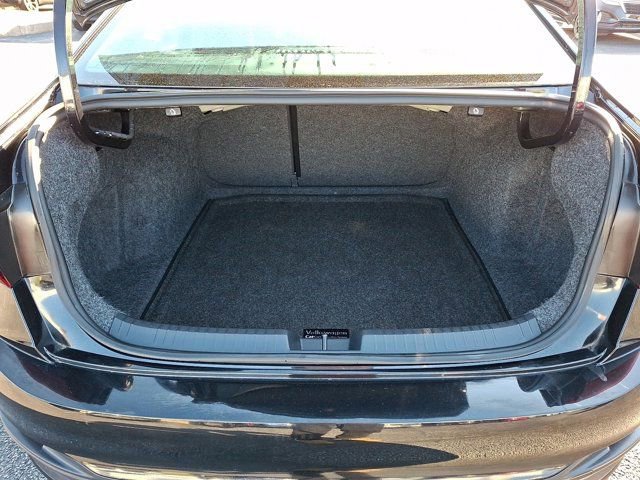 Certified 2023 Volkswagen Jetta SE w/ Panoramic Sunroof Package FWD image 34