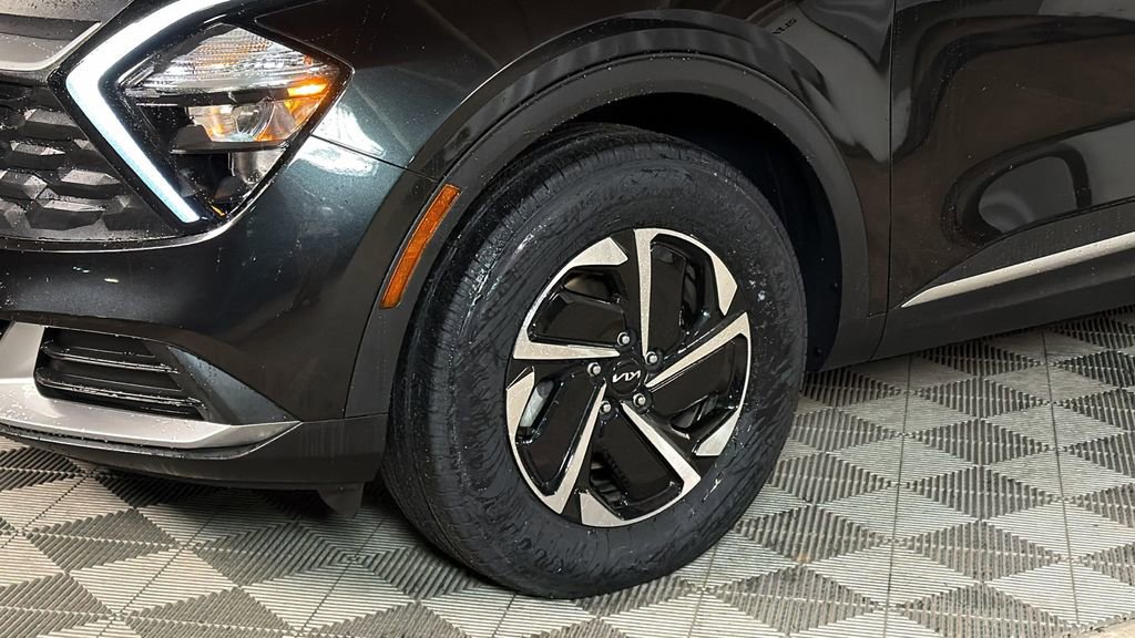 Used 2023 Kia Sportage LX image 4