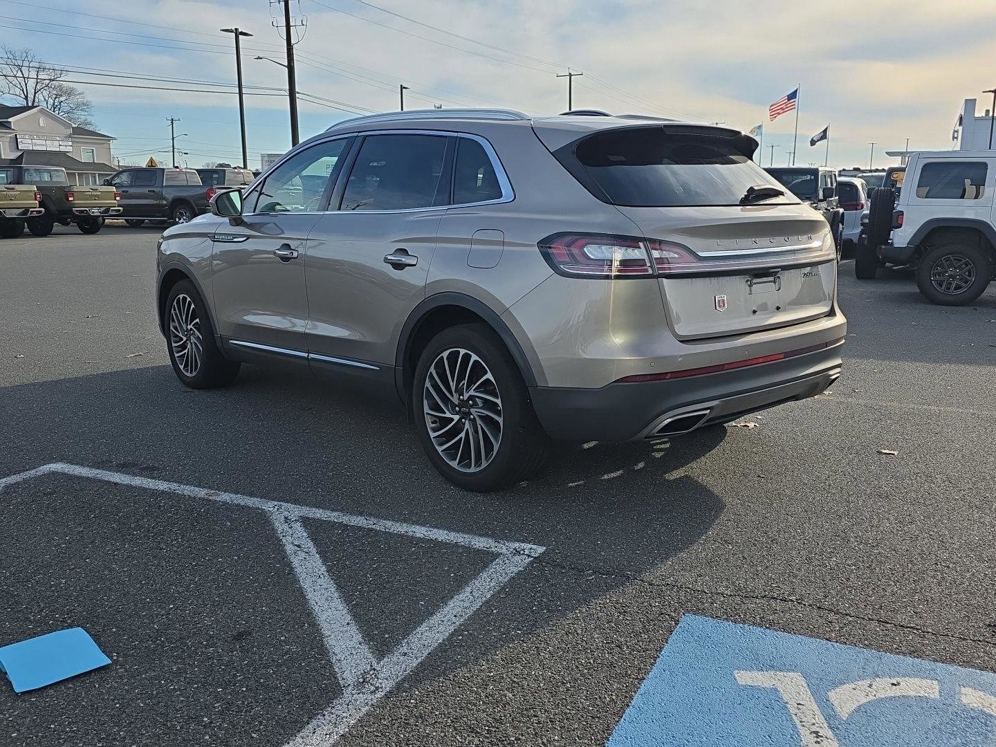 Used 2020 Lincoln Nautilus Reserve image 21