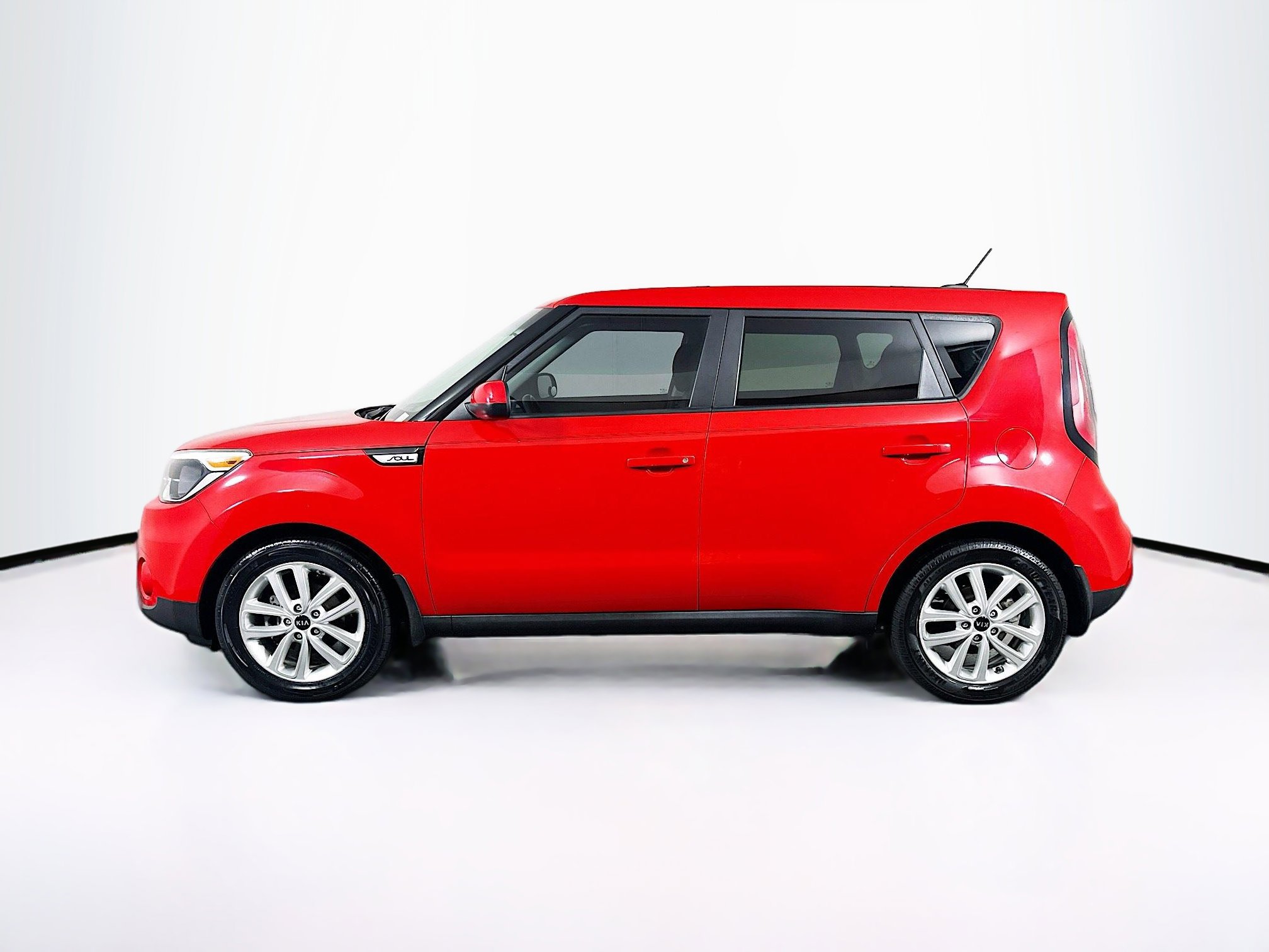 Used 2018 Kia Soul + FWD image 4