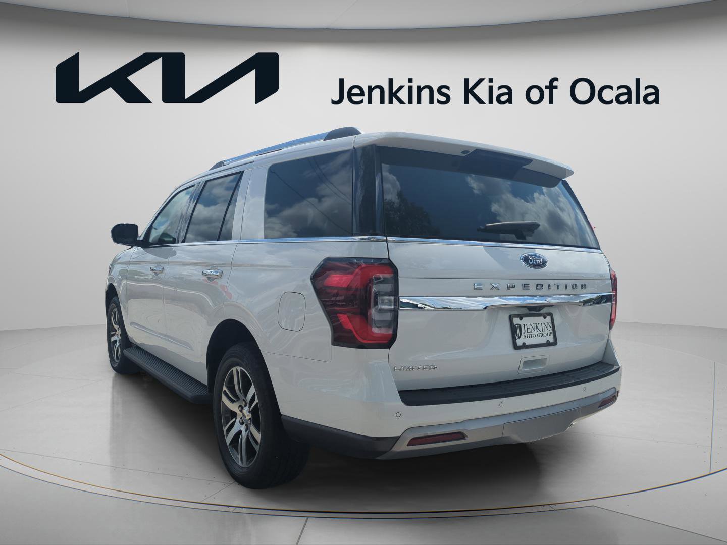 Used 2024 Ford Expedition Limited image 5