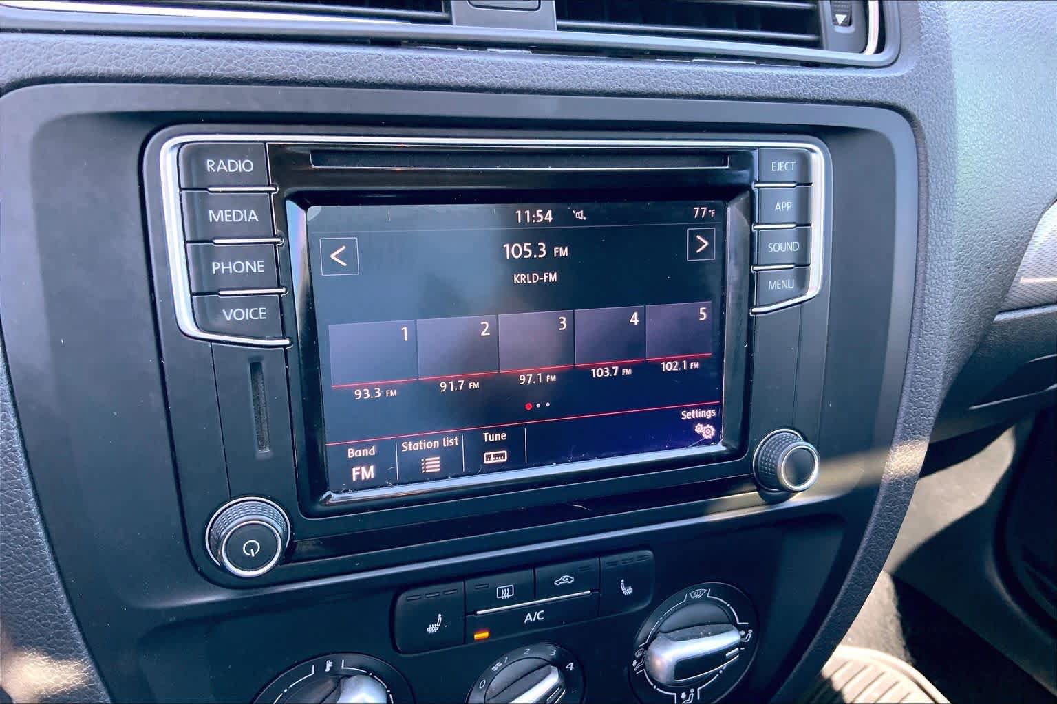 Used 2018 Volkswagen Jetta SE FWD image 24