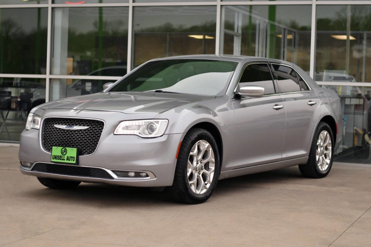 Used 2017 Chrysler 300 C Platinum image 3
