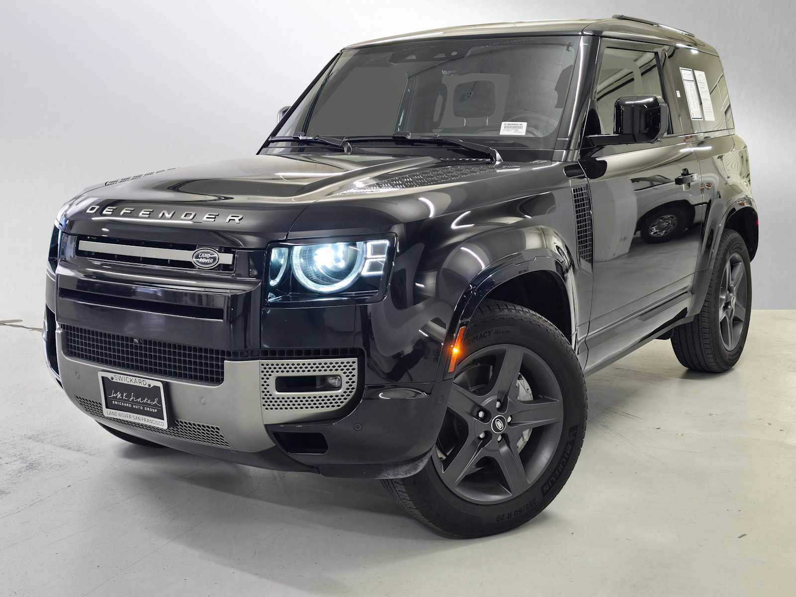 Used 2025 Land Rover Defender 90 X-Dynamic SE image 1