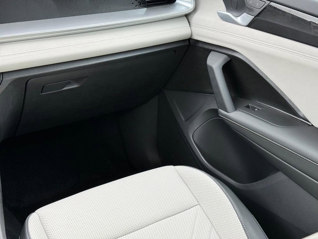 Certified 2025 Volkswagen Tiguan SE AWD/4WD image 14