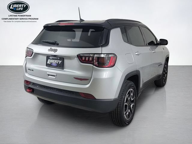 Used 2025 Jeep Compass Trailhawk AWD/4WD image 3