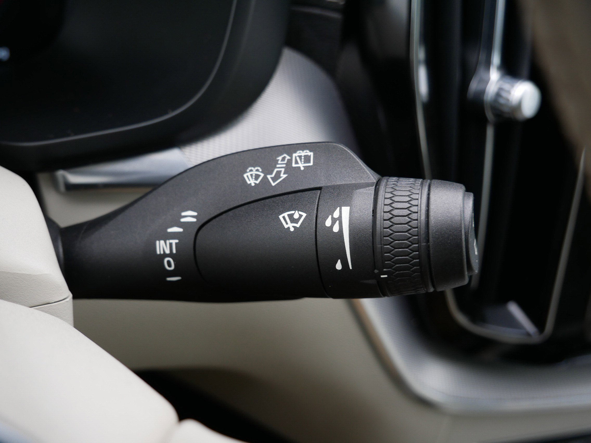 Used 2018 Volvo XC60 T5 Inscription image 32