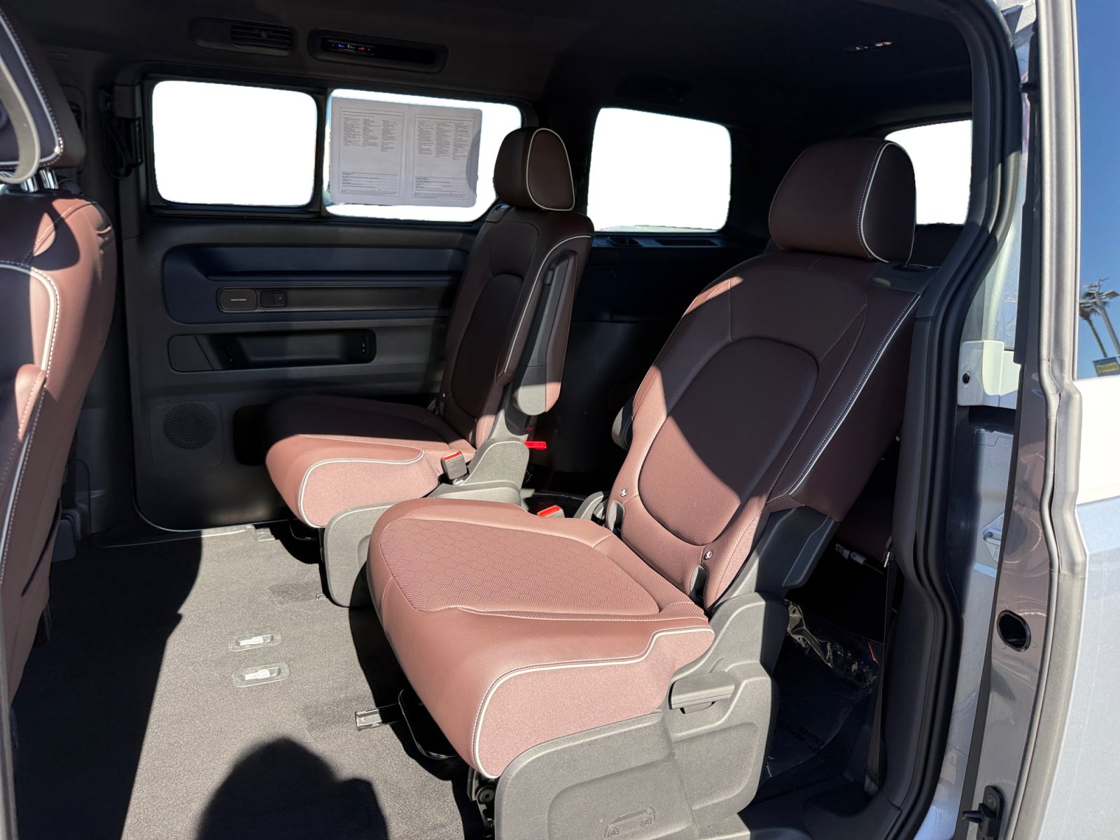 Certified 2025 Volkswagen ID. Buzz Pro S Plus AWD/4WD image 16