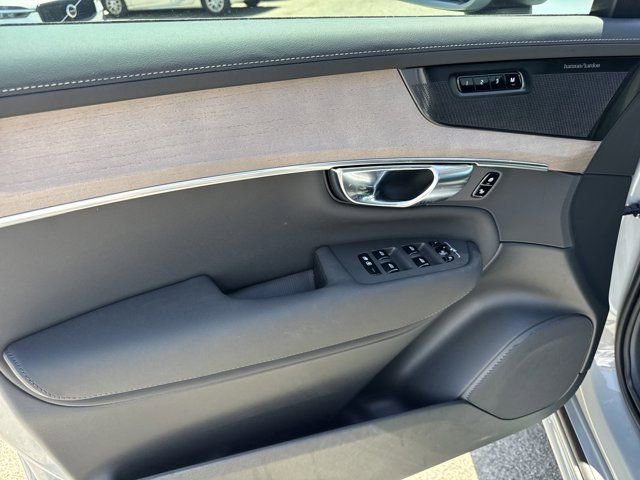New 2025 Volvo XC90 B6 Plus w/ Protection Package Premier image 11