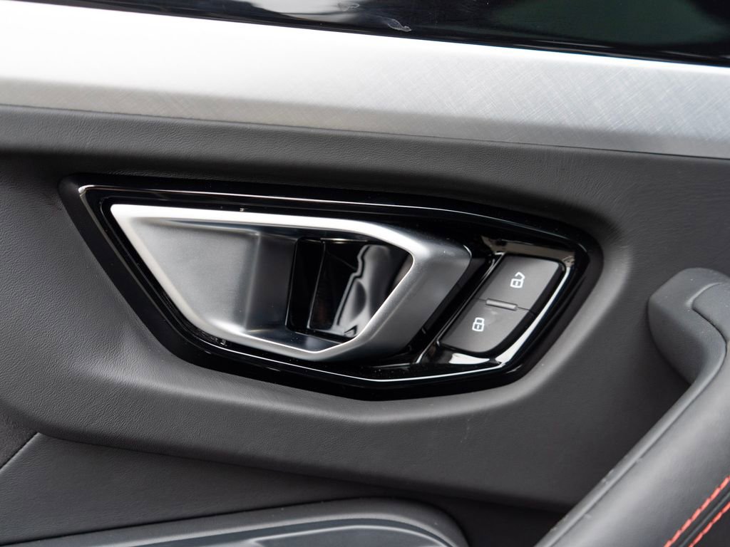 Used 2021 Lamborghini Urus image 32