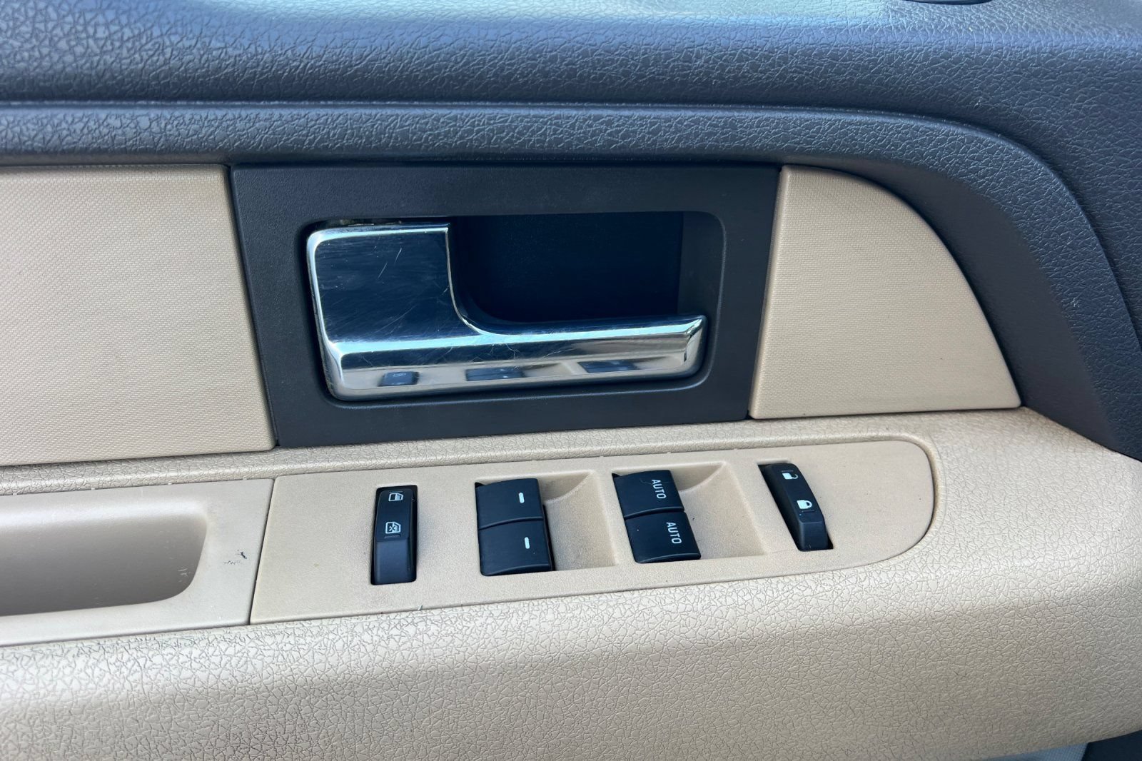 Used 2014 Ford F150 4x4 SuperCrew image 8