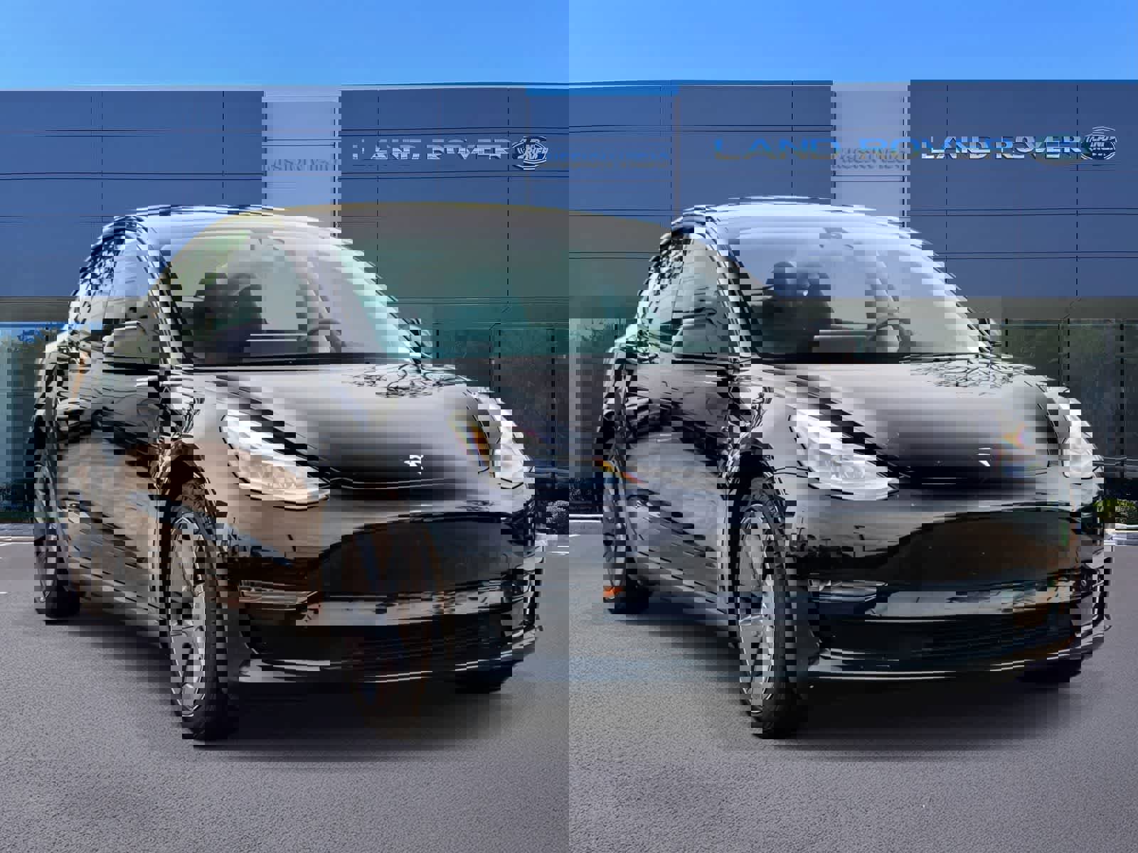 Used 2023 Tesla Model 3 Standard Range image 3