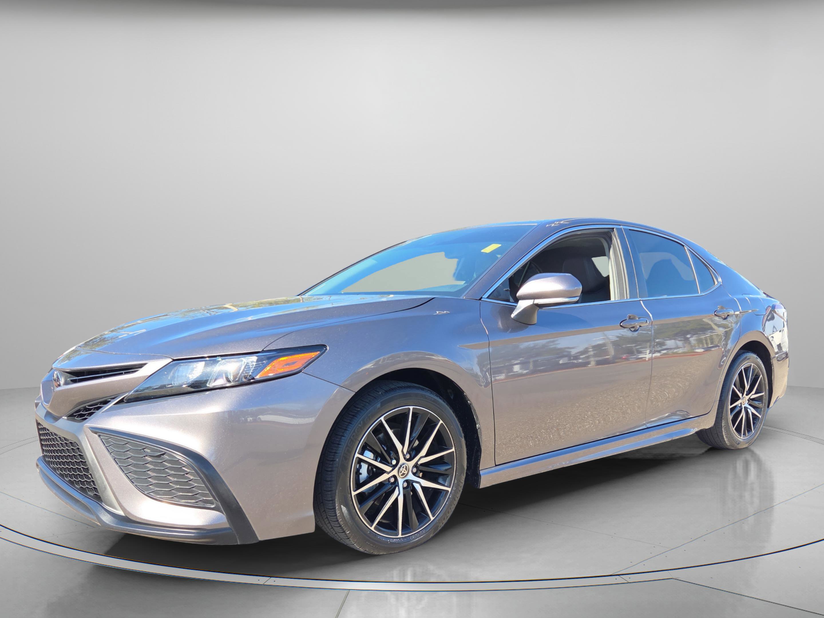 Used 2024 Toyota Camry SE w/ Convenience Package image 2