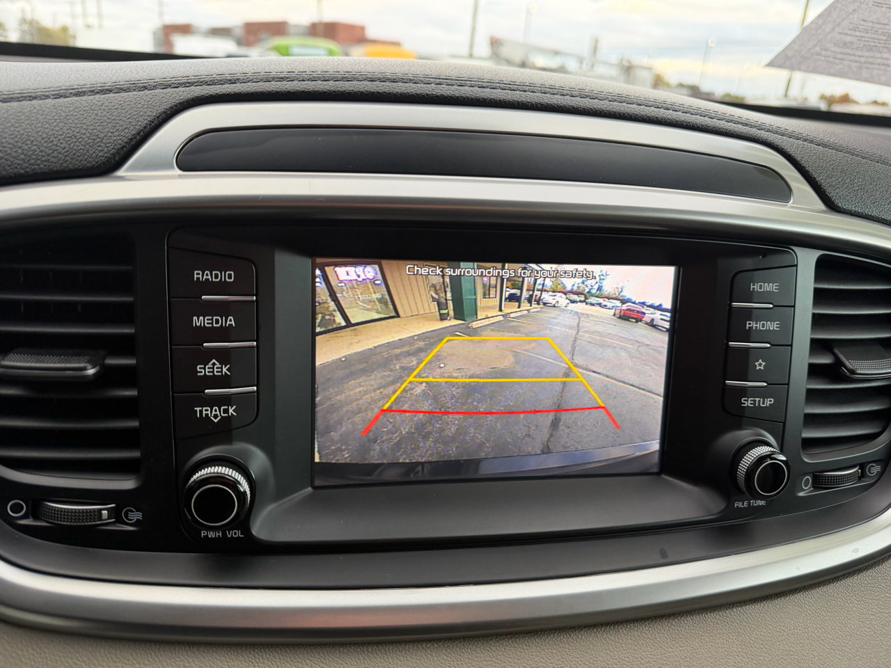 Used 2019 Kia Sorento LX image 25