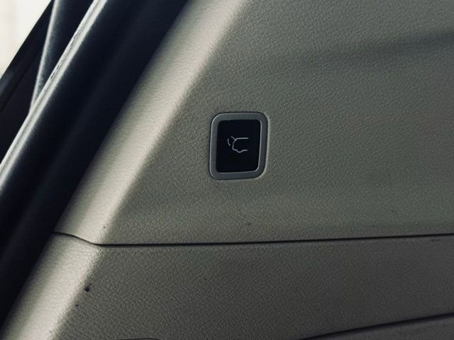 Certified 2024 Chrysler Pacifica Touring-L image 12