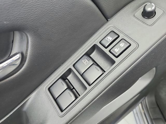 Used 2025 Nissan Frontier SV image 32