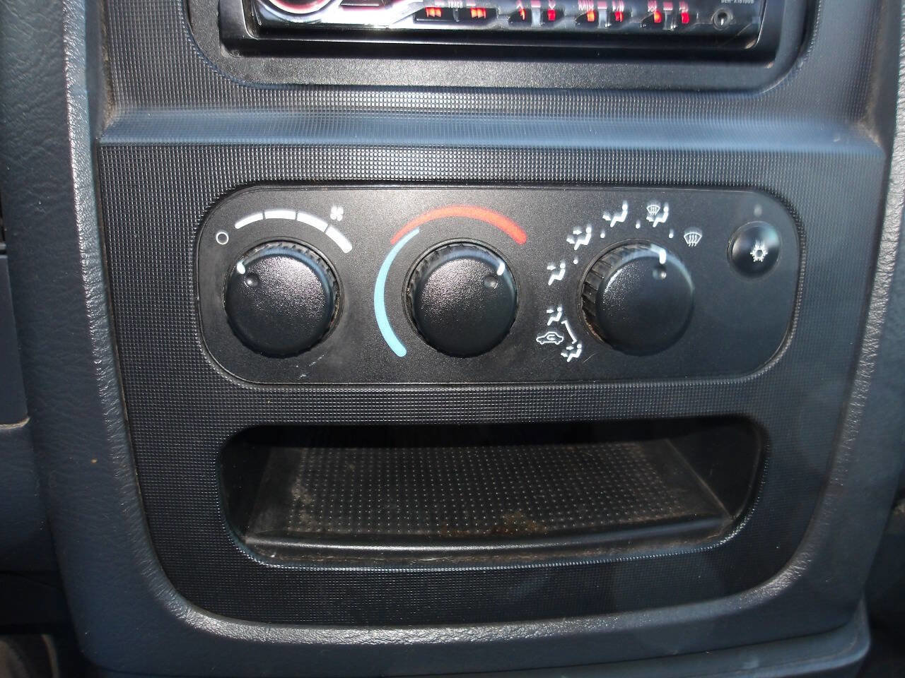 Used 2004 Dodge Ram 1500 Truck ST w/ Trailer Tow Group image 13