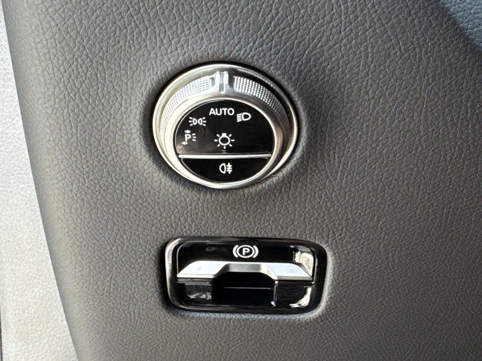 Certified 2025 Mercedes-Benz GLC 350e 4MATIC image 33