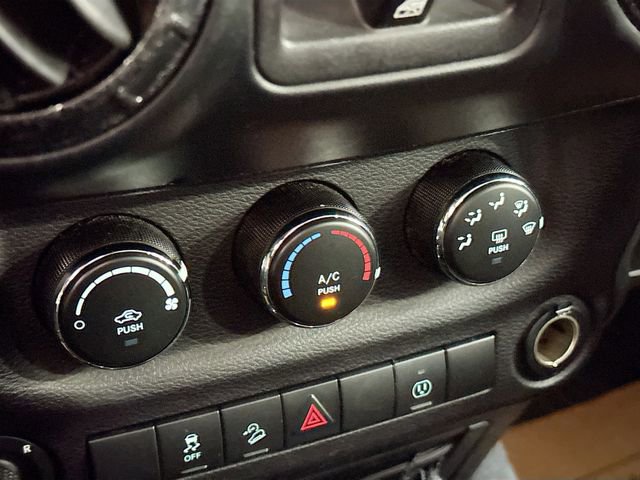 Used 2018 Jeep Wrangler Unlimited Sahara AWD/4WD image 14