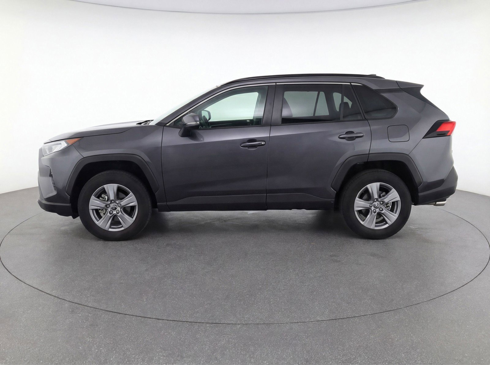 Used 2025 Toyota RAV4 XLE w/ Convenience Package image 5