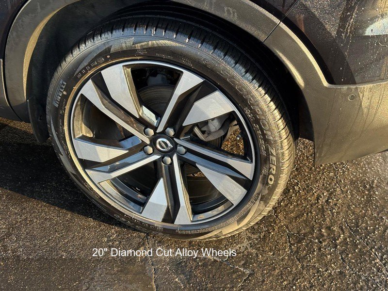 Certified 2023 Volvo XC40 B5 Ultimate w/ Protection Package Premier image 8