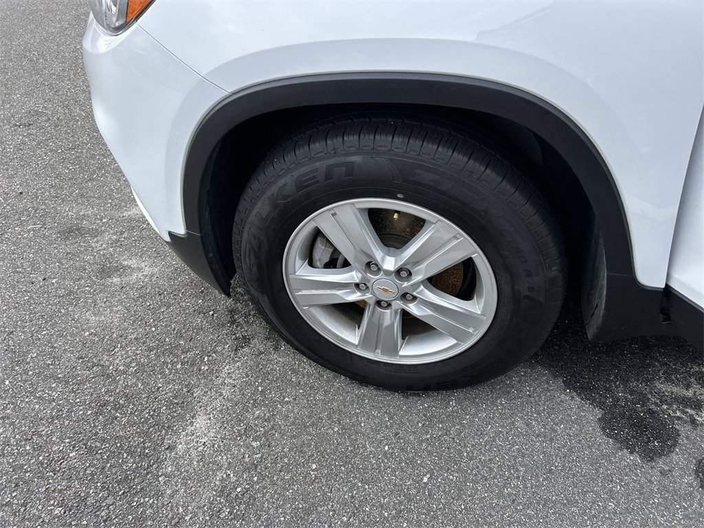 Used 2020 Chevrolet Trax LT w/ LT Convenience Package image 32