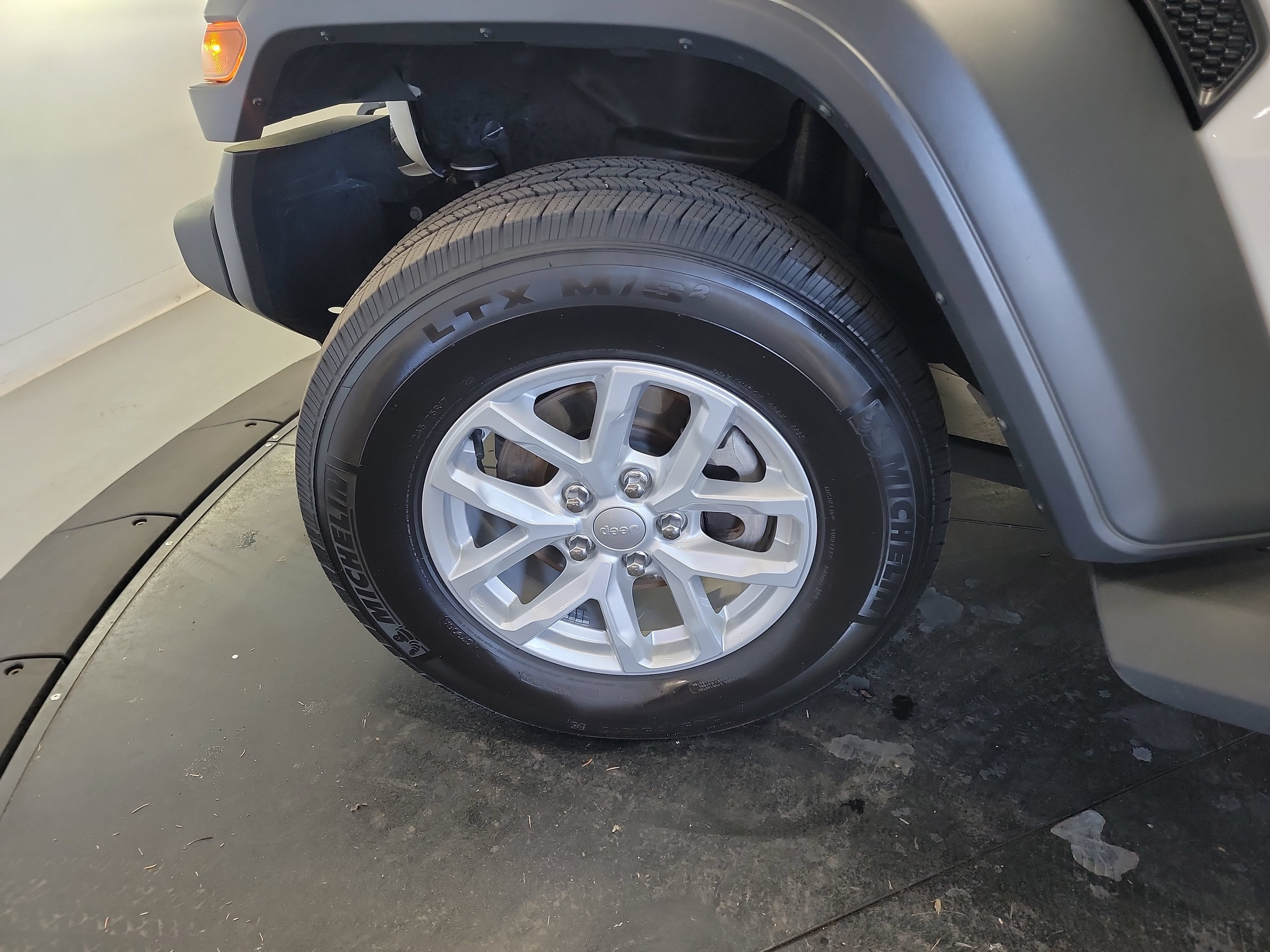 Used 2023 Jeep Wrangler Sport AWD/4WD image 30