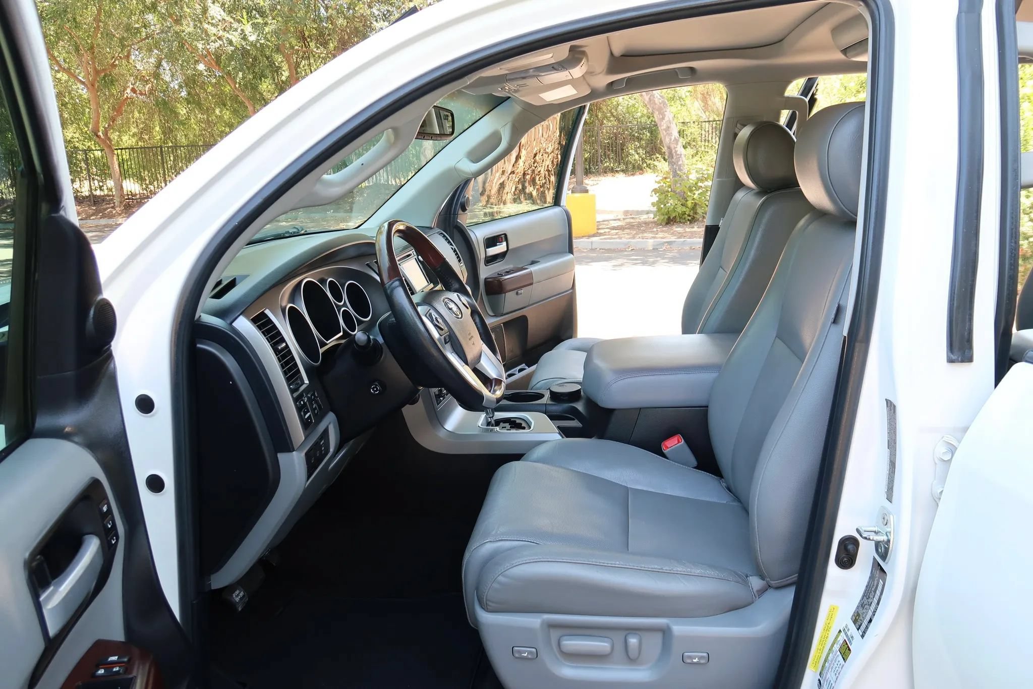 Used 2016 Toyota Sequoia Platinum RWD image 16
