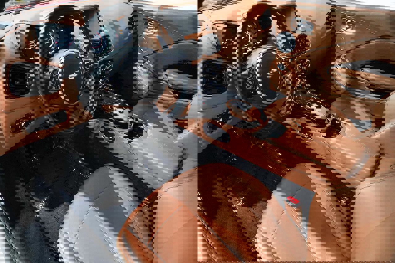 Used 2020 Aston Martin V8 Vantage Coupe image 2