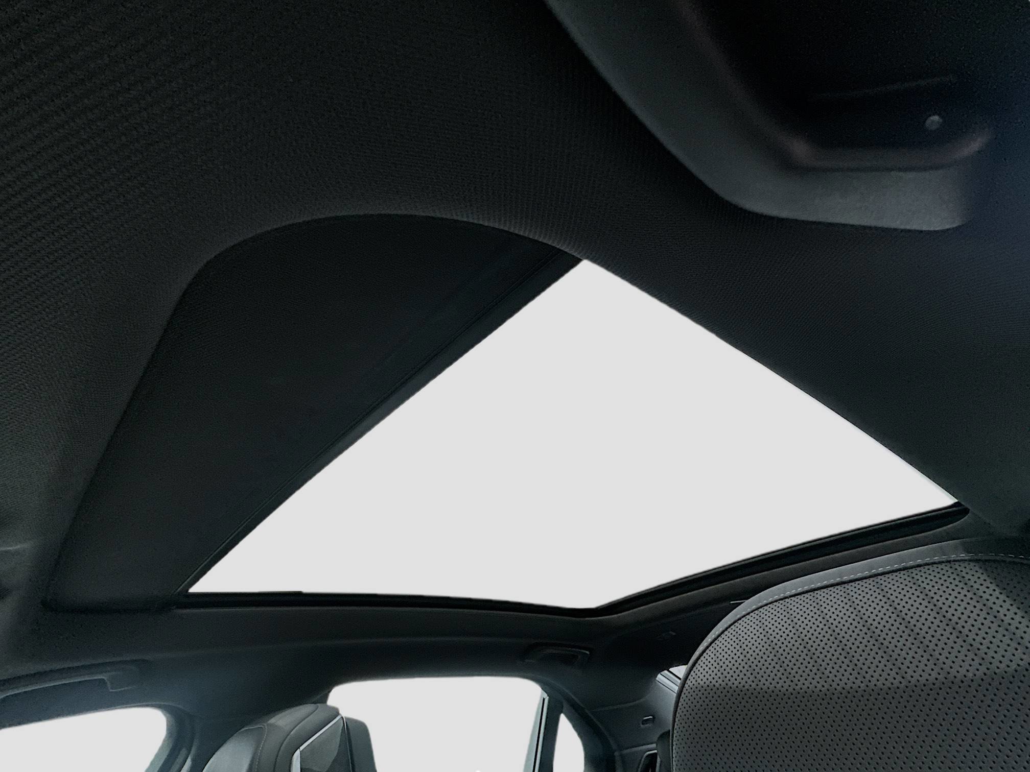 New 2026 BMW 750e xDrive image 15