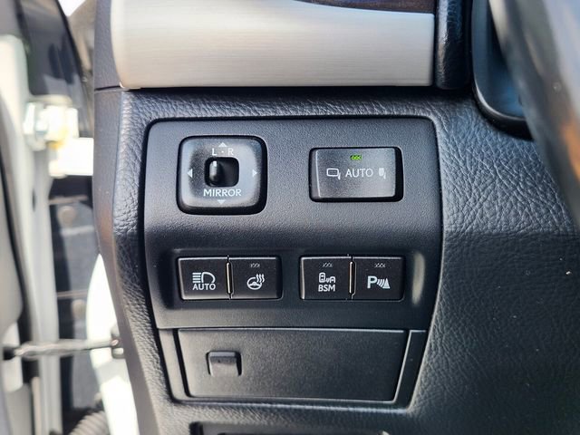 Used 2016 Lexus LS 460 L w/ Ultra Luxury Package image 25