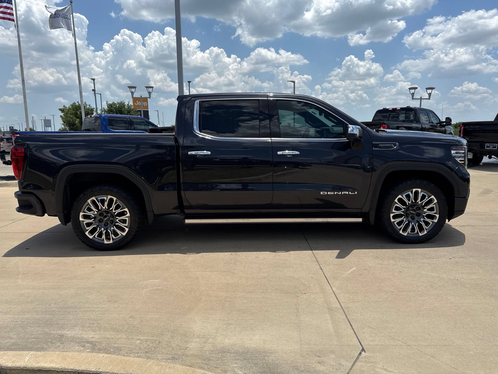Used 2023 GMC Sierra 1500 Denali Ultimate AWD/4WD image 8