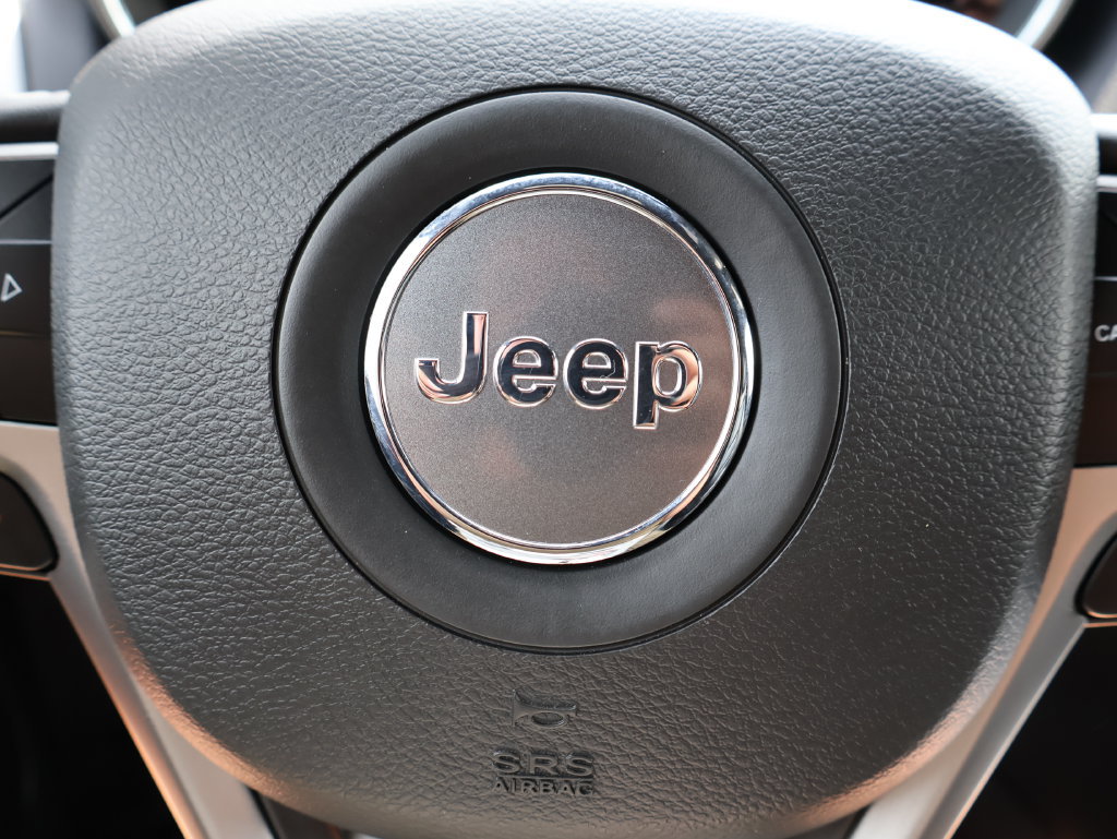 Used 2022 Jeep Grand Cherokee Limited w/ Tech Group AWD/4WD image 27