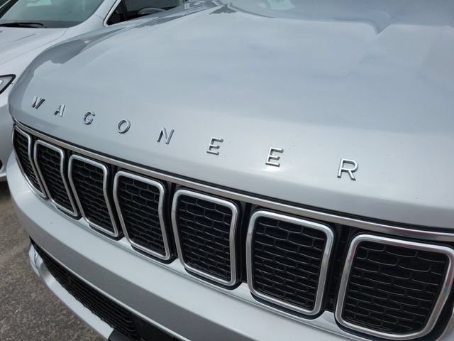 Used 2024 Jeep Wagoneer L Series II w/ Flexible Seating Group AWD/4WD image 10