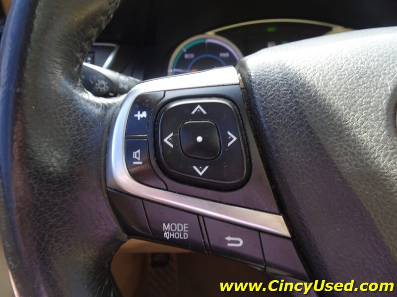 Used 2017 Toyota Camry XLE w/ Moonroof Package FWD image 23